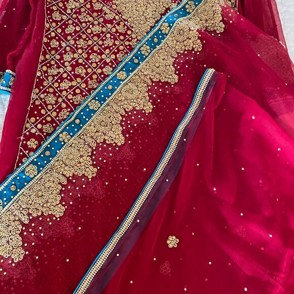 Red Gold Embroidered Indian Suit w/ Dupatta S (3 Piece Set) - Picture 5 of 6